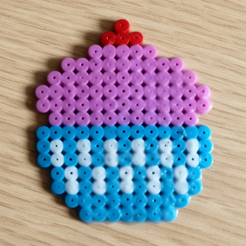 Cupcake beaded in fuse beads, 29x29 pegs