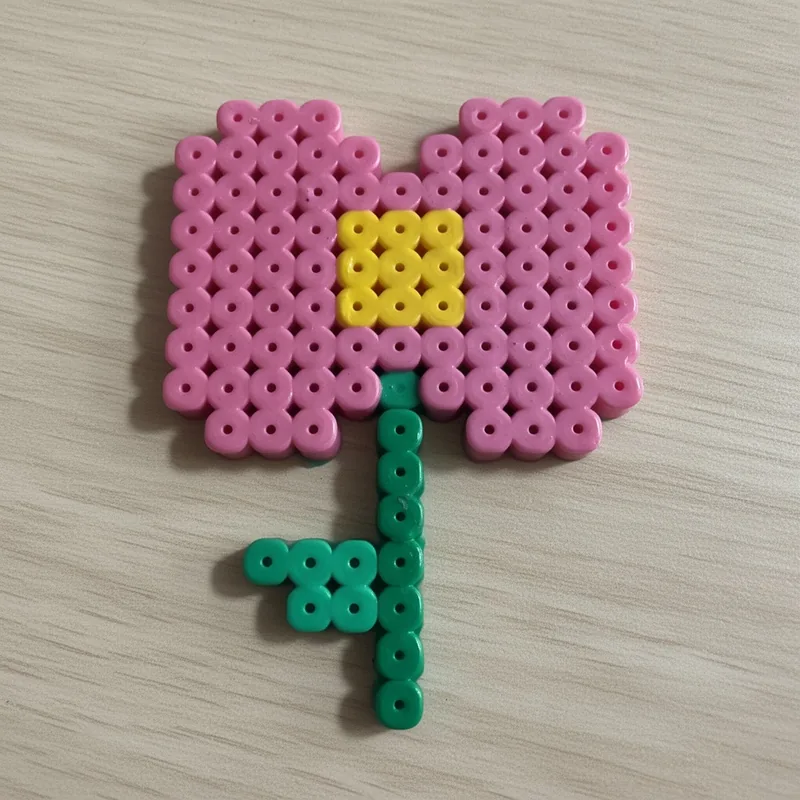 Flower beaded in fuse beads, 29x29 pegs