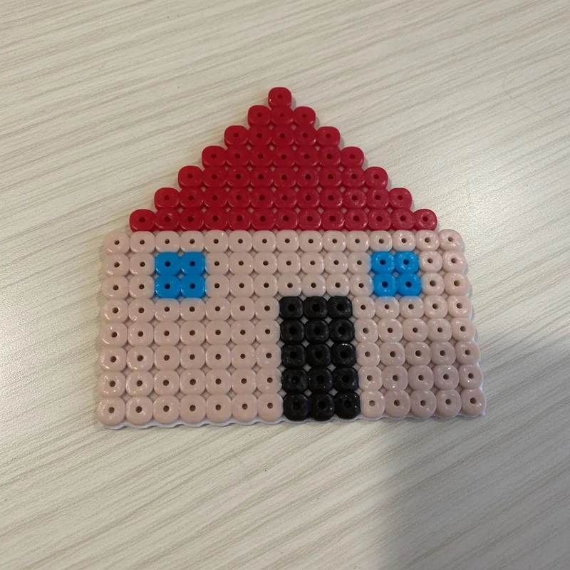 House beaded in fuse beads, 29x29 pegs