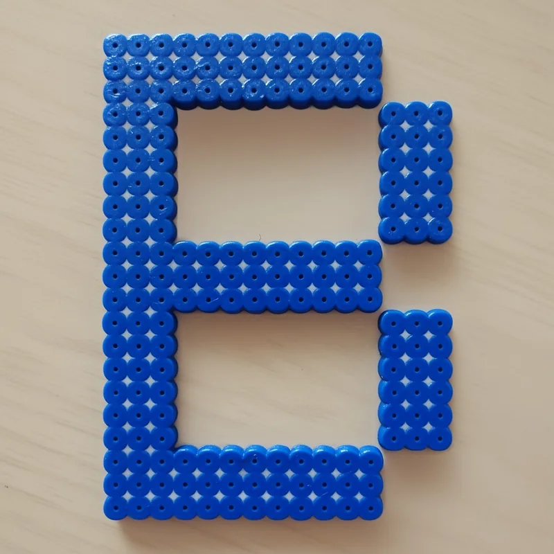 Letter B beaded in fuse beads, 29x29 pegs
