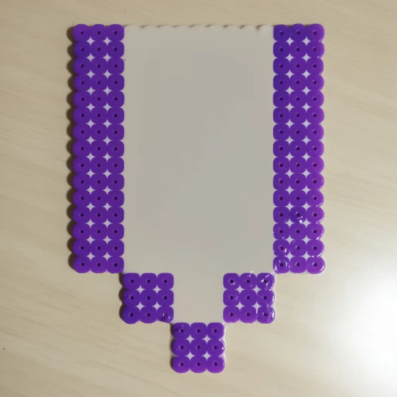 Letter V beaded in fuse beads, 29x29 pegs